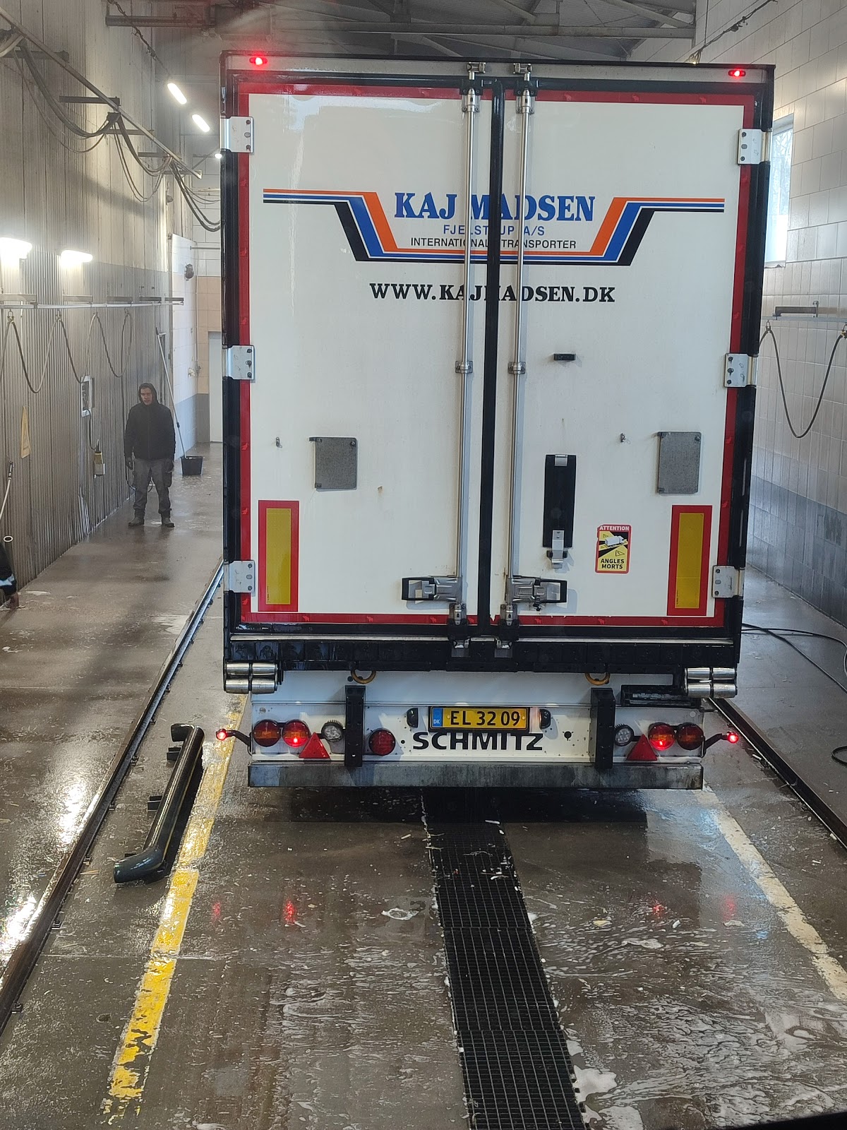 Myjnia Dallas. Myjnia samochodów ciężarowych i osobowych. Truck car wash.